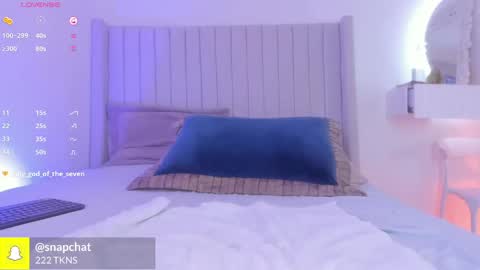 shelynna_azzul online show from September 17, 2025, 7:37 pm