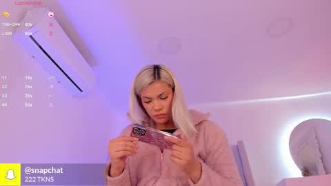 shelynna_azzul online show from October 4, 2025, 8:18 pm
