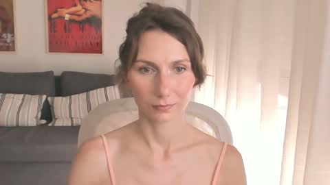 shesleepsnaked online show from September 18, 2025, 3:36 pm