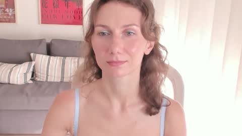 shesleepsnaked online show from October 15, 2025, 9:31 am