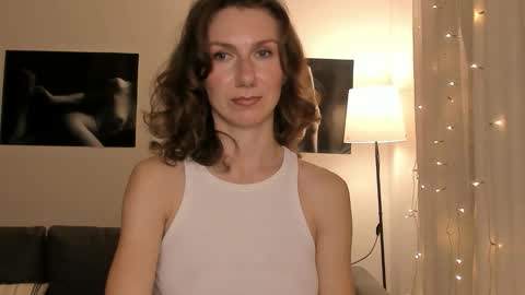 shesleepsnaked online show from February 15, 2026, 6:37 pm