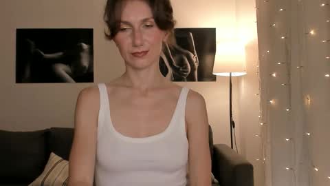 shesleepsnaked online show from April 18, 2026, 6:34 pm