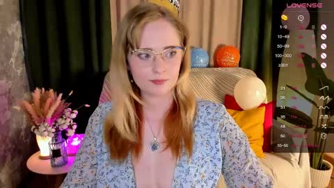 Snapshot of sheslinki chatting on April 30, 2026, 8:42 am Hello guys my name is Aemilia online show from April 30, 2026, 8:42 am