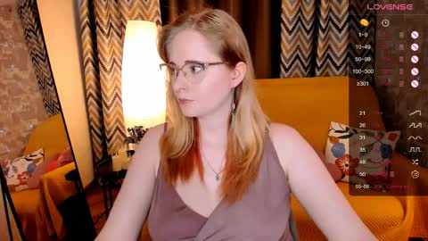 Snapshot of sheslinki chatting on May 1, 2026, 8:30 am Hello guys my name is Aemilia online show from May 1, 2026, 8:30 am