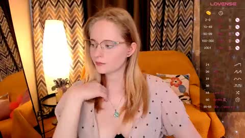 Snapshot of sheslinki chatting on May 22, 2026, 8:32 am Hello guys my name is Aemilia online show from May 22, 2026, 8:32 am