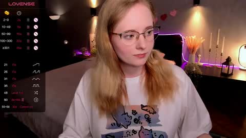 Snapshot of sheslinki chatting on June 7, 2026, 8:29 am Hello guys my name is Aemilia online show from June 7, 2026, 8:29 am