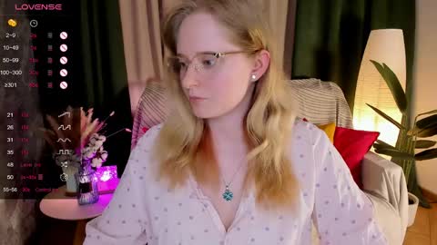 Snapshot of sheslinki chatting on June 8, 2026, 8:48 am Hello guys my name is Aemilia online show from June 8, 2026, 8:48 am
