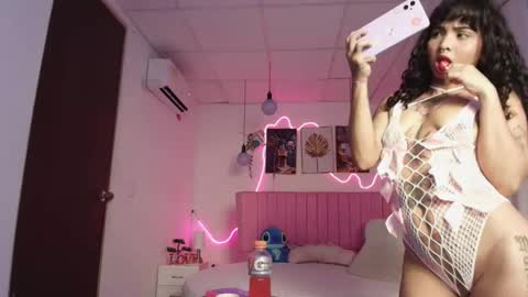 sheyla_vegas online show from October 28, 2025, 3:43 am