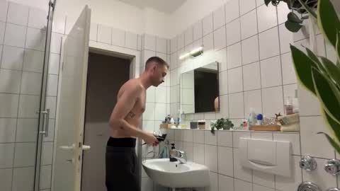 Snapshot of shiggyvara chatting on November 3, 2025, 5:58 pm phil. online show from November 3, 2025, 5:58 pm