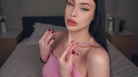 Snapshot of shilahillebrano chatting on November 27, 2025, 3:58 pm Mia online show from November 27, 2025, 3:58 pm