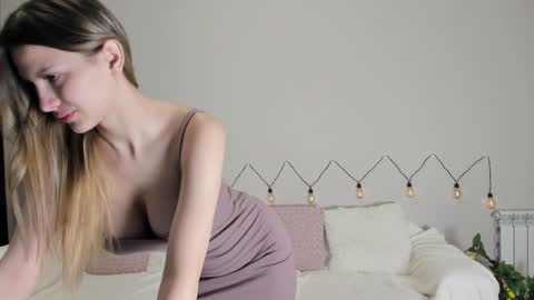 Snapshot of shine_chanel chatting on December 9, 2024, 6:35 pm Chanel online show from December 9, 2024, 6:35 pm