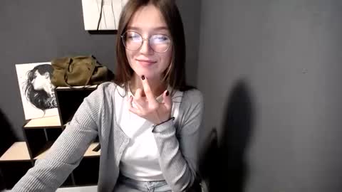 Snapshot of shining_pearl chatting on May 25, 2026, 7:58 am Jesica online show from May 25, 2026, 7:58 am