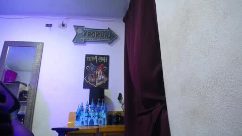 Snapshot of shining_star69 chatting on October 15, 2025, 6:57 am shining_star69 online show from October 15, 2025, 6:57 am