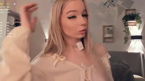 Stella  online show from April 7, 2026, 9:10 am