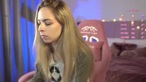 Snapshot of shinybarbie chatting on September 19, 2025, 6:37 am Julia online show from September 19, 2025, 6:37 am