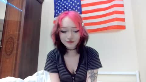 Snapshot of shirleyboulet chatting on February 25, 2026, 8:40 pm Luna online show from February 25, 2026, 8:40 pm