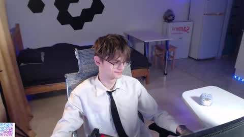 shiromy_ online show from November 24, 2025, 6:18 pm