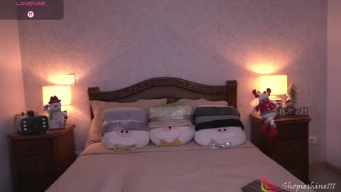 Snapshot of shopieshine chatting on December 3, 2025, 1:46 am Sophie online show from December 3, 2025, 1:46 am