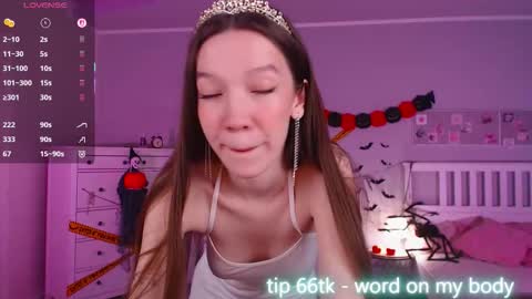 Neila online show from October 31, 2025, 2:07 pm