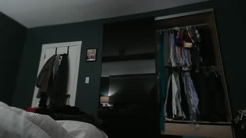 shutterbug989 online show from October 19, 2025, 2:34 am