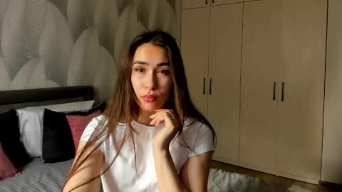Snapshot of shy_bambiii chatting on April 20, 2026, 2:14 am Mika online show from April 20, 2026, 2:14 am