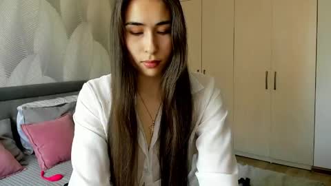 Snapshot of shy_bambiii chatting on June 1, 2026, 6:48 am Mika online show from June 1, 2026, 6:48 am