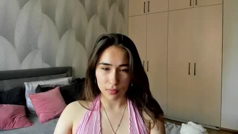 Snapshot of shy_bambiii chatting on June 10, 2026, 7:18 am Mika online show from June 10, 2026, 7:18 am