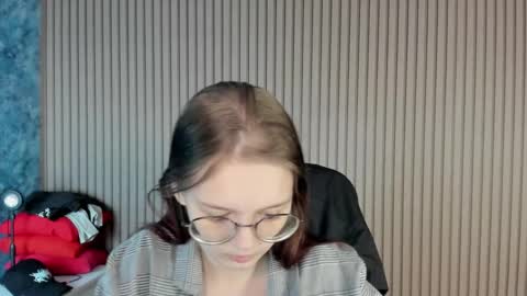 Snapshot of shy_elina01 chatting on October 6, 2025, 10:23 am shy_elina01 online show from October 6, 2025, 10:23 am