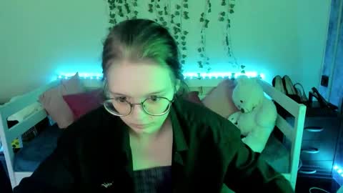 Snapshot of shy_elina01 chatting on October 10, 2025, 10:36 am shy_elina01 online show from October 10, 2025, 10:36 am