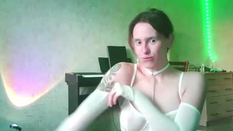 shy_miracle online show from June 17, 2026, 5:47 pm