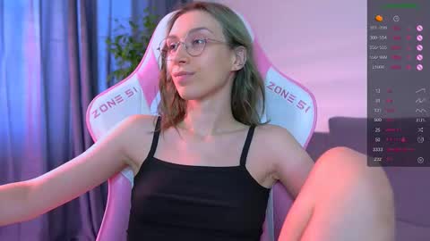 Snapshot of shy_or_horny chatting on October 19, 2025, 8:37 am HI i am Marcy online show from October 19, 2025, 8:37 am