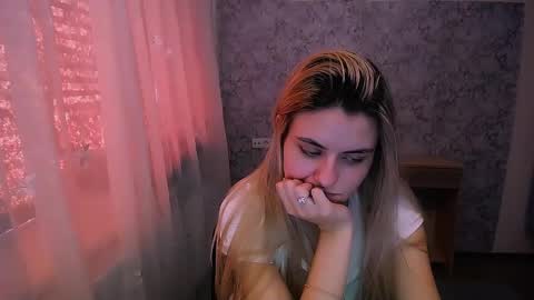 shy_sabrina_ online show from February 18, 2025, 10:38 am