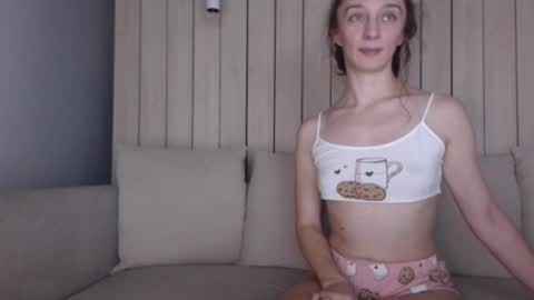Snapshot of shy_schoolgirl_ chatting on December 28, 2024, 7:11 pm shy_schoolgirl_ online show from December 28, 2024, 7:11 pm