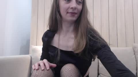 Snapshot of shy_schoolgirl_ chatting on December 30, 2024, 2:40 pm shy_schoolgirl_ online show from December 30, 2024, 2:40 pm