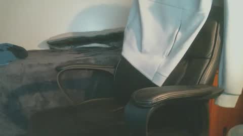 shyboyhugecum2020 online show from January 8, 2026, 4:15 am