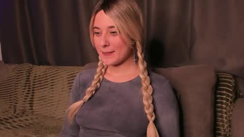 Mary online show from October 9, 2025, 9:35 pm