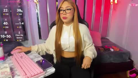 shygoddess_69 online show from September 18, 2025, 1:24 pm