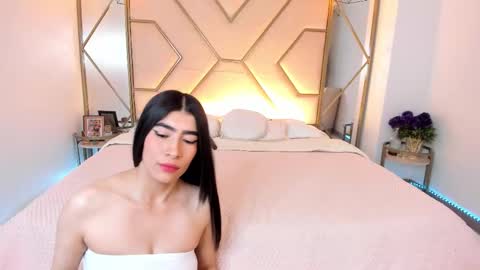 Siara and Zoe tattoo online show from October 25, 2025, 9:31 pm