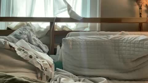 sie273 online show from December 17, 2024, 6:20 pm