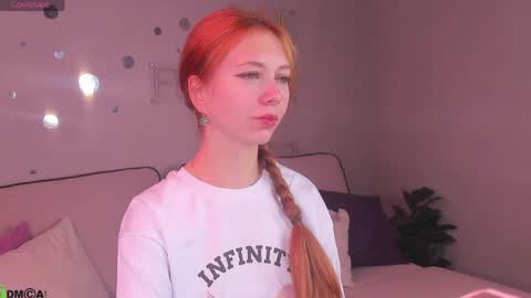 Snapshot of sienna_nyx chatting on June 7, 2026, 9:02 am Sienna online show from June 7, 2026, 9:02 am