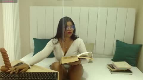 Sienna online show from October 1, 2025, 1:17 pm
