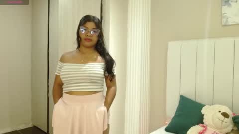 Sienna online show from October 2, 2025, 1:07 pm