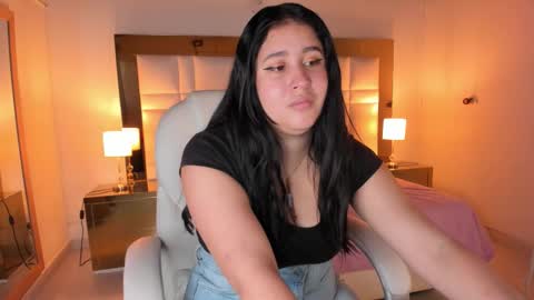 Sienna  online show from November 8, 2025, 11:43 am