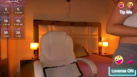 Sienna  online show from November 13, 2025, 11:53 am