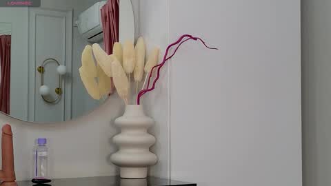 Sienna online show from October 20, 2025, 4:13 am