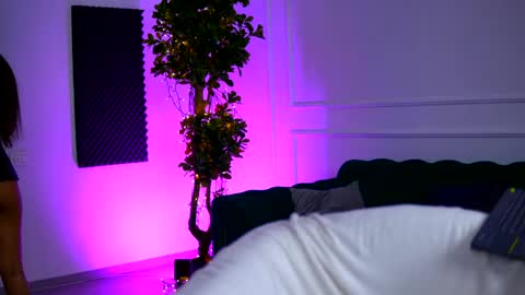 Sienna online show from April 2, 2026, 10:57 am