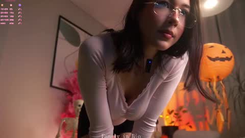 Eva  online show from October 23, 2025, 11:20 am