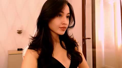 silk_ann online show from November 8, 2025, 5:40 am