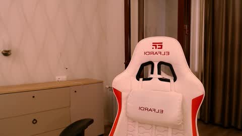 silk_ann online show from November 23, 2025, 5:18 am