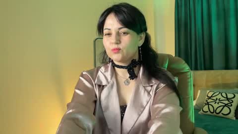 Julia online show from June 5, 2026, 2:51 am
